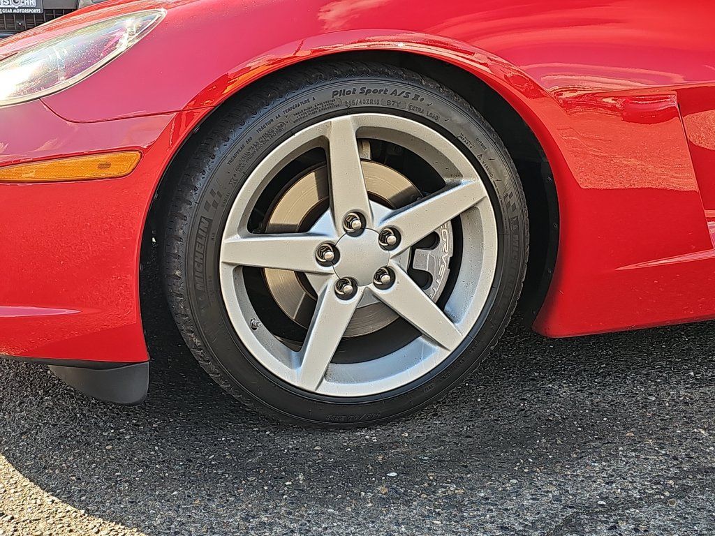 Used 2005 Chevrolet Corvette Convertible RWD image 19