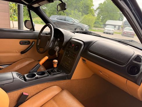 Used 1994 MAZDA MX-5 Miata RWD image 11