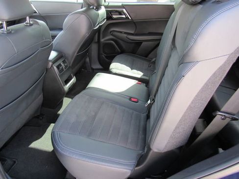 Used 2023 Mitsubishi Outlander SE image 20