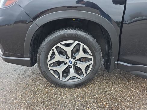 Used 2019 Subaru Forester Premium AWD/4WD image 37