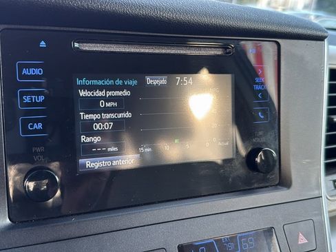 Used 2017 Toyota Sienna L image 27