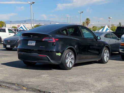 Used 2023 Tesla Model Y Long Range AWD/4WD image 8