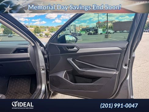 Used 2019 Volkswagen Jetta SE w/ Cold Weather Package FWD image 19