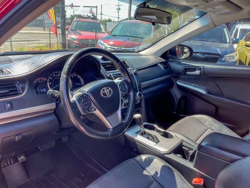 Used 2012 Toyota Camry SE FWD image 11