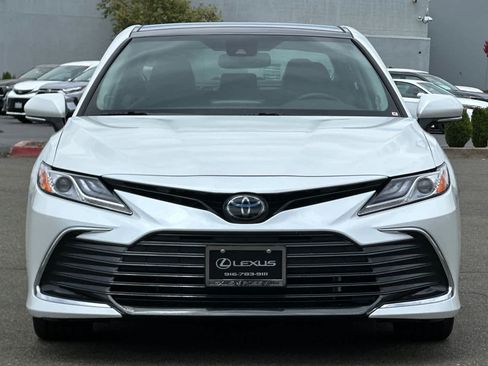 Used 2022 Toyota Camry XLE w/ Navigation Upgrade Package AWD/4WD image 10