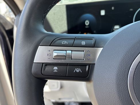 Used 2025 Hyundai Kona Limited FWD image 27