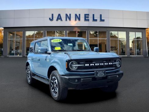 Used 2024 Ford Bronco Outer Banks AWD/4WD image 3