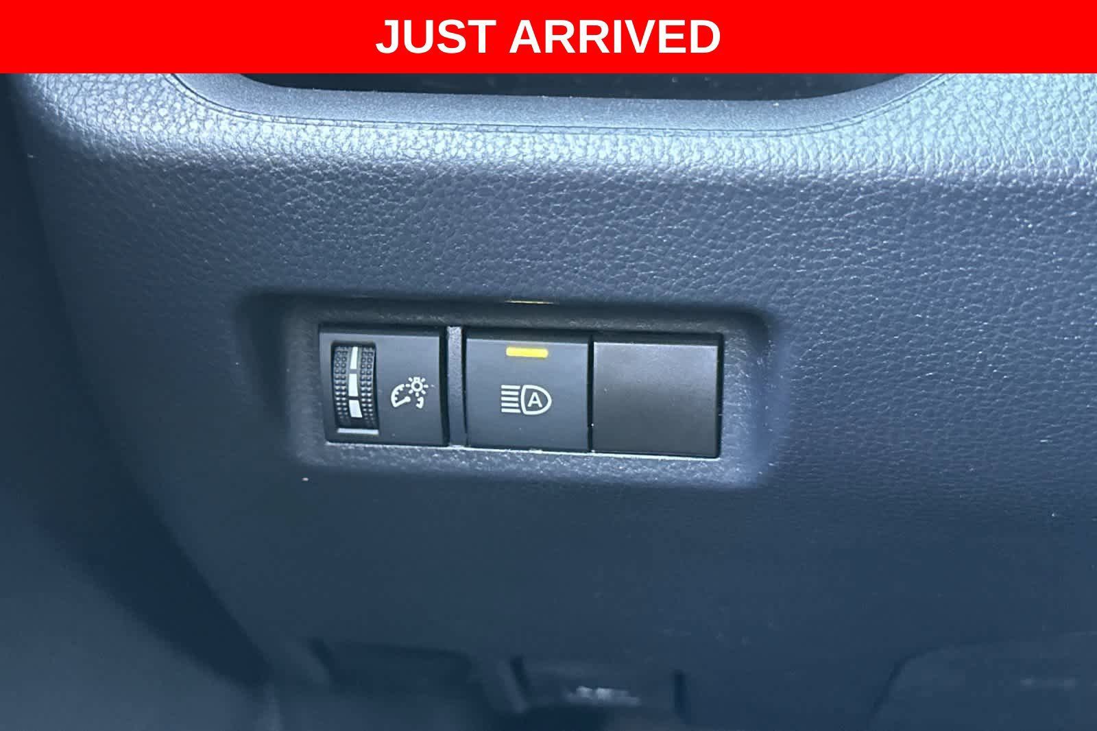 Used 2023 Toyota RAV4 LE AWD/4WD image 28