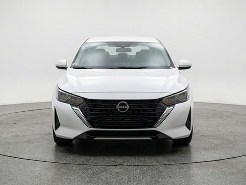 Used 2025 Nissan Sentra SV image 2