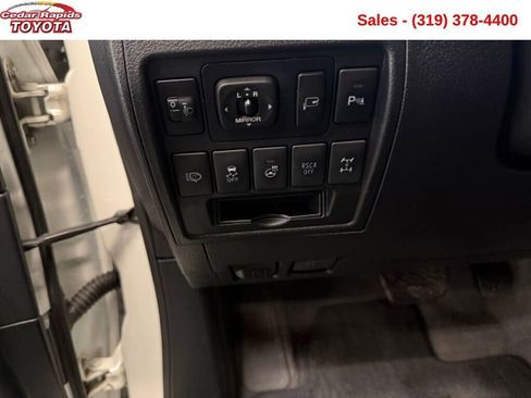 Used 2014 Toyota Land Cruiser image 11