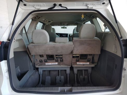 Used 2017 Toyota Sienna L FWD image 18