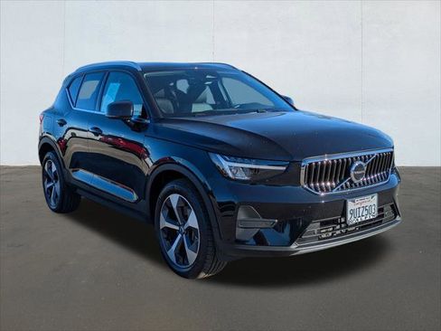 Used 2025 Volvo XC40 B5 Core w/ Protection Package Premier image 7