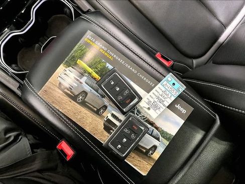 Used 2023 Jeep Grand Cherokee Limited w/ Luxury Tech Group II AWD/4WD image 46