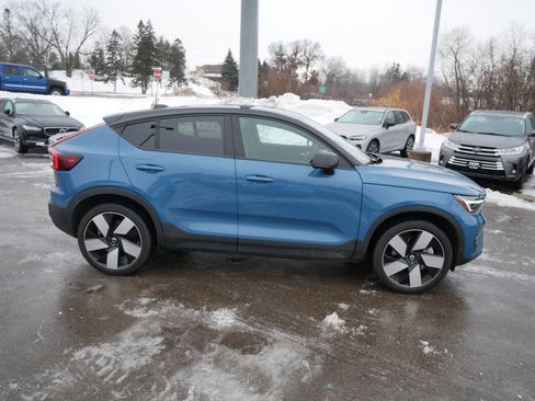 Certified 2022 Volvo C40 P8 Recharge Ultimate image 8