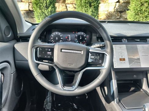 Used 2025 Land Rover Discovery Sport S image 21