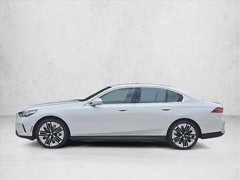 Used 2024 BMW 530i RWD image 9