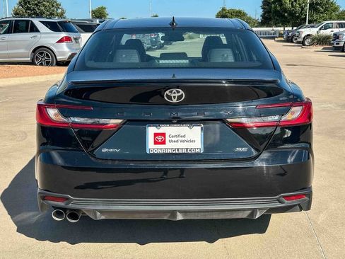 Used 2025 Toyota Camry SE FWD image 4