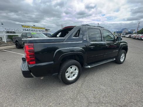 Used 2011 Chevrolet Avalanche LT w/ Luxury Package AWD/4WD image 3