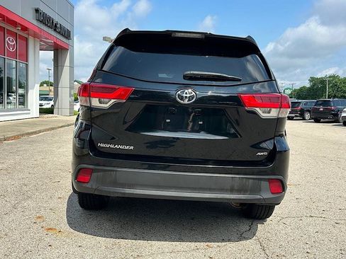 Used 2019 Toyota Highlander LE AWD/4WD image 4