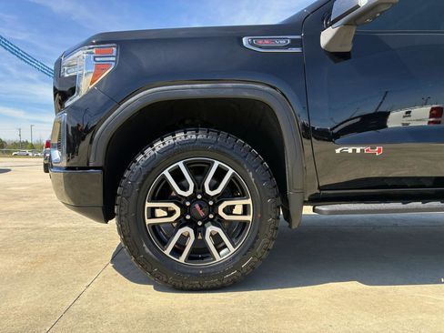 Used 2022 GMC Sierra 1500 AT4 w/ AT4 Premium Package image 7