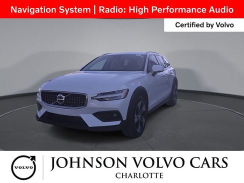Certified 2025 Volvo V60 B5 Cross Country Plus AWD/4WD image 3