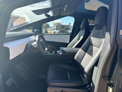 Used 2024 Tesla Cybertruck AWD Crew Cab image 7