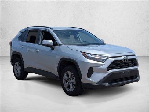 Used 2024 Toyota RAV4 XLE FWD image 3
