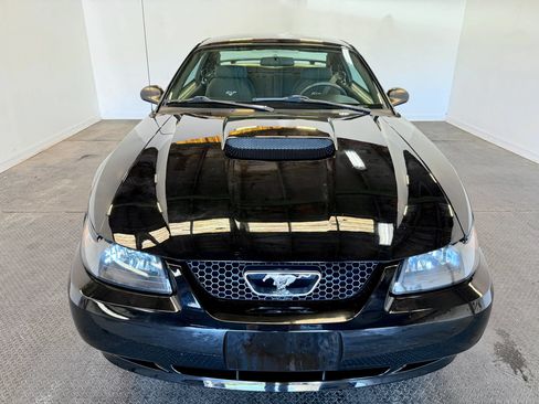 Used 2001 Ford Mustang GT RWD image 3