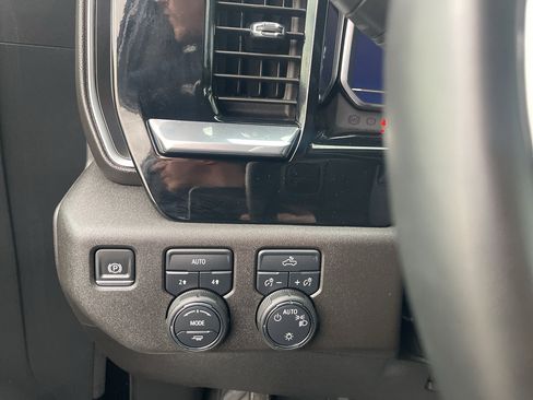 Used 2024 Chevrolet Silverado 1500 LT AWD/4WD image 17