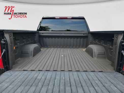 Used 2022 Chevrolet Silverado 1500 RST AWD/4WD image 17
