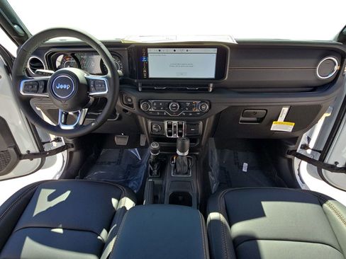 New 2026 Jeep Wrangler Unlimited Sahara AWD/4WD image 9