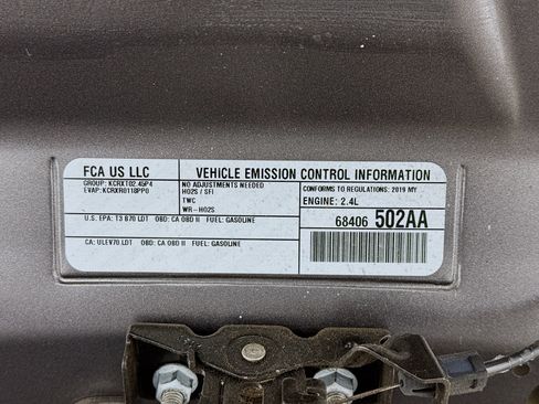 Used 2019 Jeep Cherokee Limited image 21