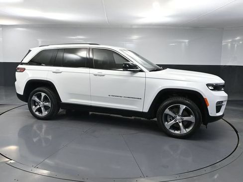Used 2023 Jeep Grand Cherokee 4WD 4xe w/ Luxury Tech Group II image 4