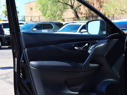 Used 2020 Nissan Rogue SV FWD image 37