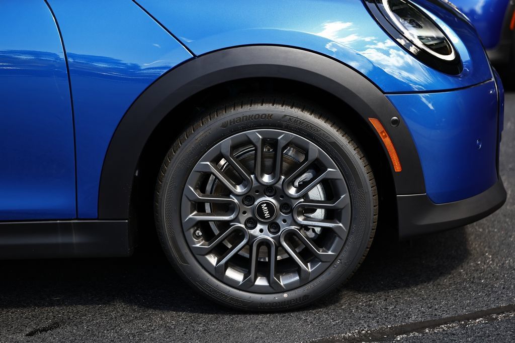 New 2026 MINI Cooper 2-Door Hardtop FWD image 5