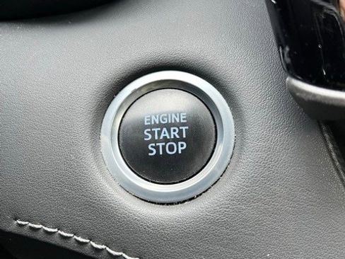 Used 2021 Toyota Highlander XLE image 12