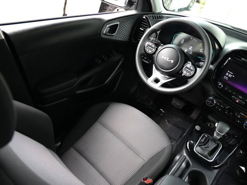 Used 2025 Kia Soul S FWD image 24