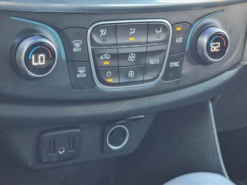 Used 2022 Chevrolet Traverse LS FWD image 14