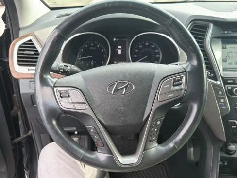 Used 2017 Hyundai Santa Fe AWD image 18