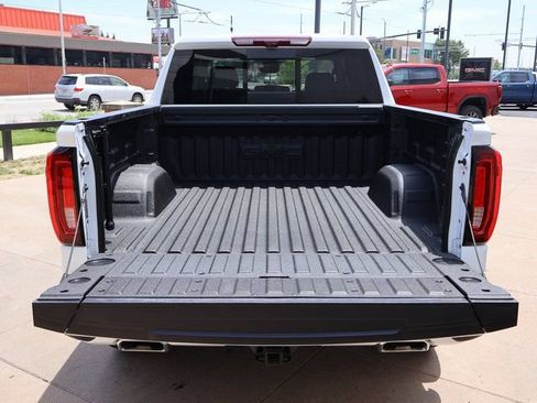 Certified 2025 GMC Sierra 1500 AT4 w/ Technology Package AWD/4WD image 14