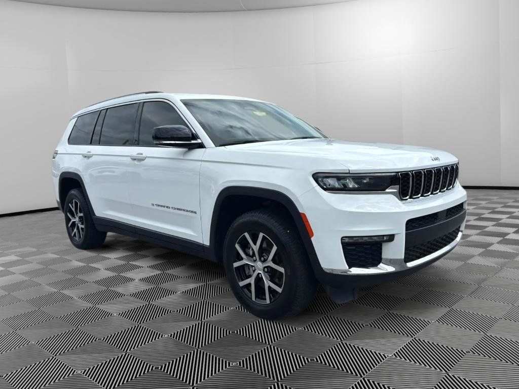 Used 2023 Jeep Grand Cherokee L Limited AWD/4WD image 2