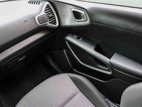 Certified 2025 Kia Soul LX w/ LX Technology Package FWD image 18