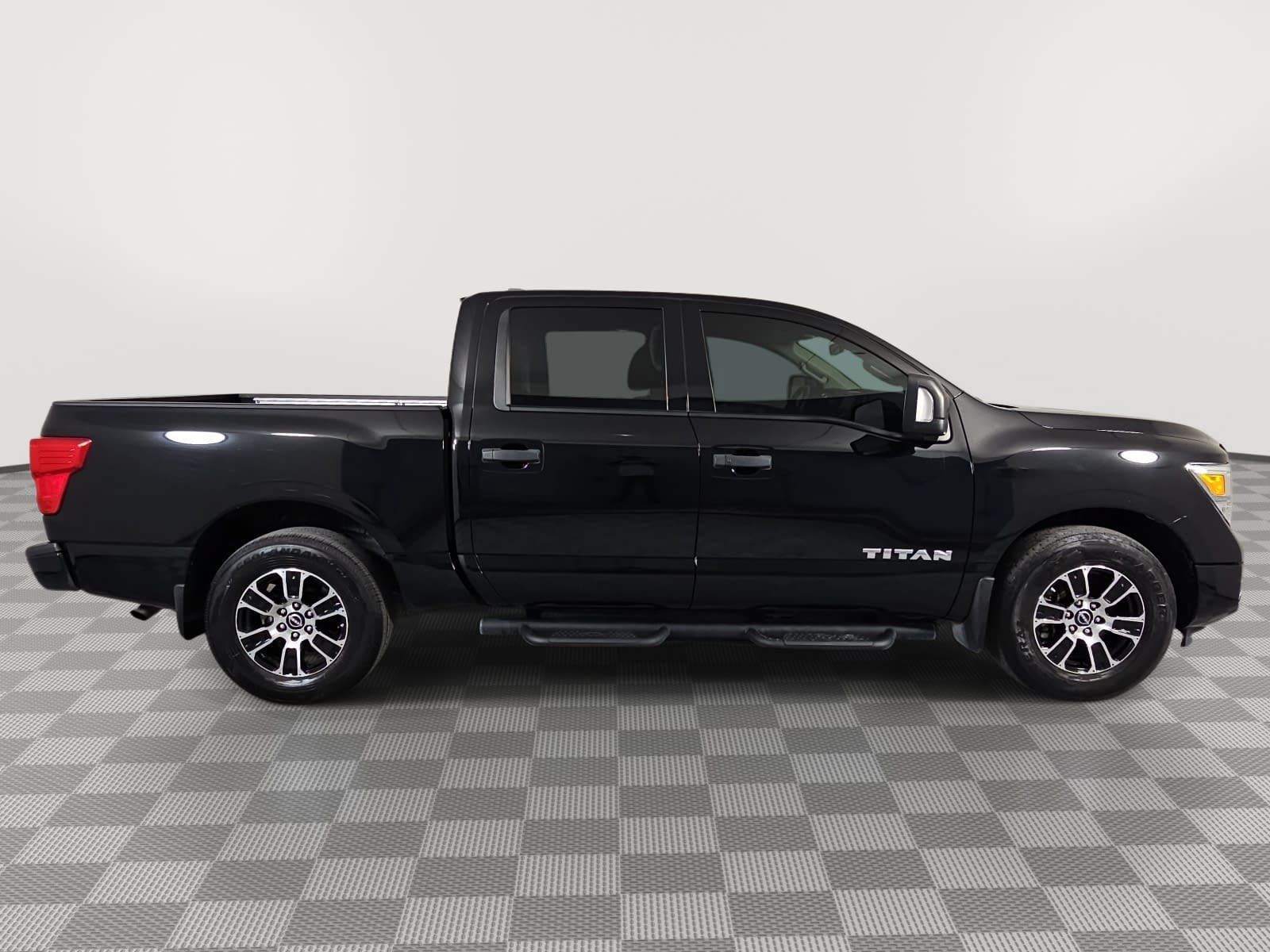 Used 2023 Nissan Titan SV w/ SV Convenience Package RWD image 9