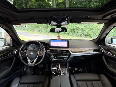 Used 2021 BMW 530i w/ Convenience Package RWD image 29