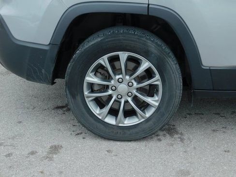 Used 2019 Jeep Cherokee Latitude Plus w/ Cold Weather Group image 27