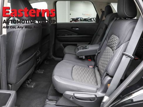 Used 2022 Nissan Pathfinder SV image 23