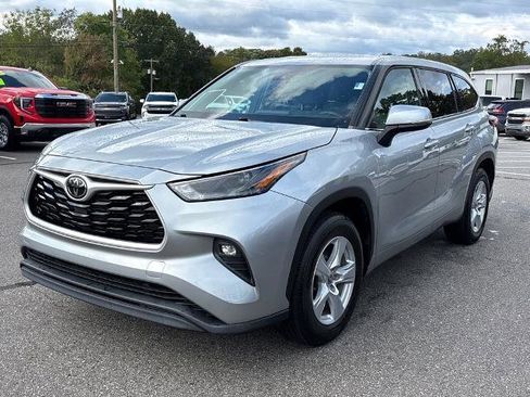 Used 2022 Toyota Highlander LE image 4