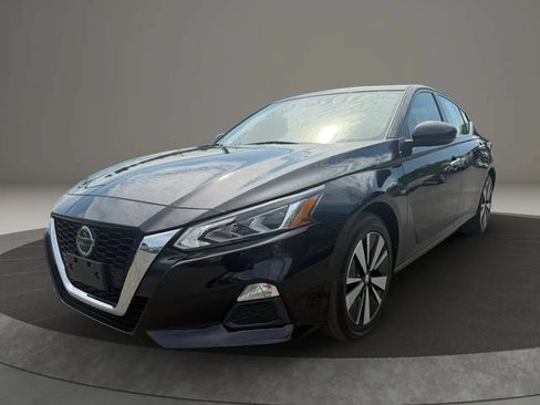 Used 2022 Nissan Altima 2.5 SV w/ SV Premium Package FWD image 1