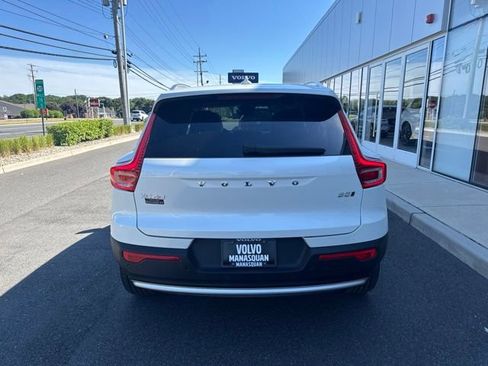 Certified 2025 Volvo XC40 B5 Plus AWD/4WD image 4