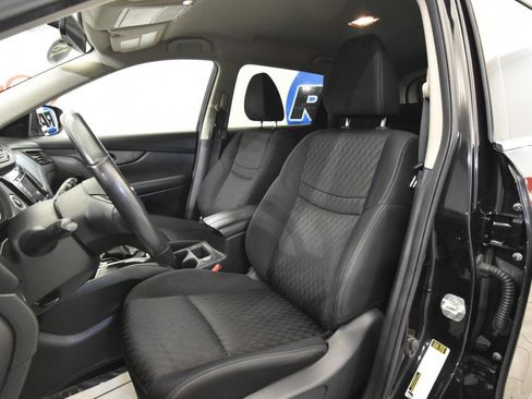 Used 2018 Nissan Rogue SV image 11